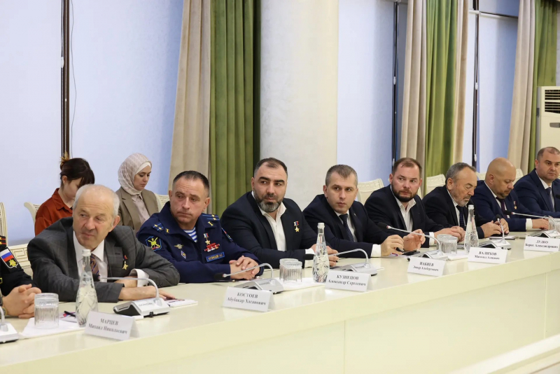 Врио главы Дагестана Фёдор Щукин провёл встречу с участниками Всероссийской патриотической акции «Вахта Героев Отечества»